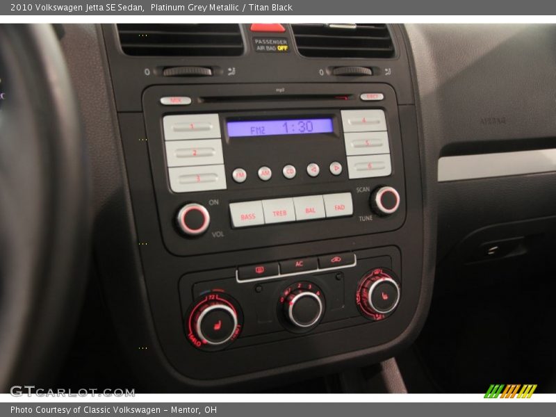Platinum Grey Metallic / Titan Black 2010 Volkswagen Jetta SE Sedan