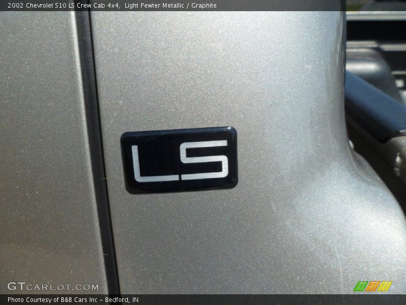 Light Pewter Metallic / Graphite 2002 Chevrolet S10 LS Crew Cab 4x4
