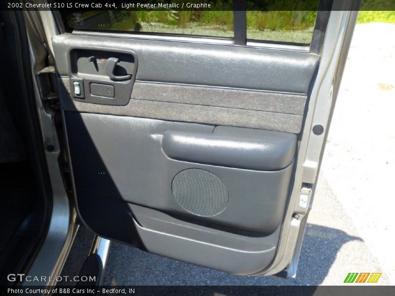 Light Pewter Metallic / Graphite 2002 Chevrolet S10 LS Crew Cab 4x4