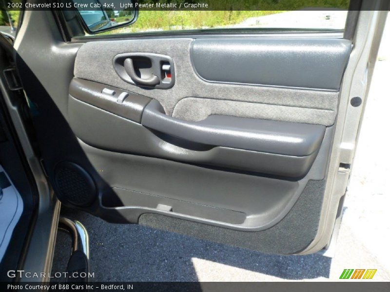 Light Pewter Metallic / Graphite 2002 Chevrolet S10 LS Crew Cab 4x4