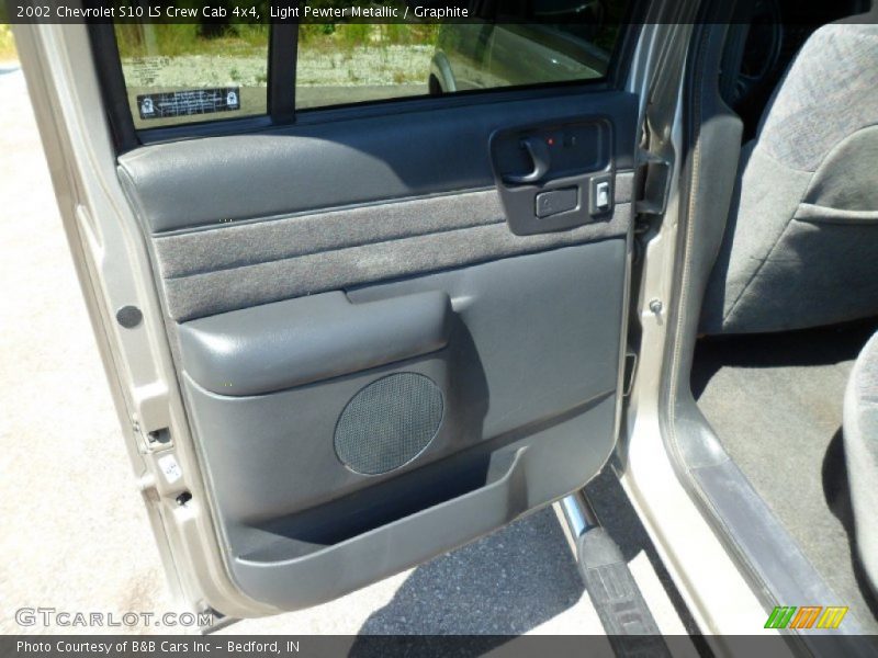 Light Pewter Metallic / Graphite 2002 Chevrolet S10 LS Crew Cab 4x4