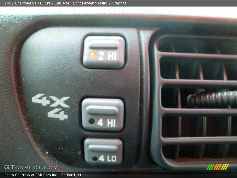 Light Pewter Metallic / Graphite 2002 Chevrolet S10 LS Crew Cab 4x4