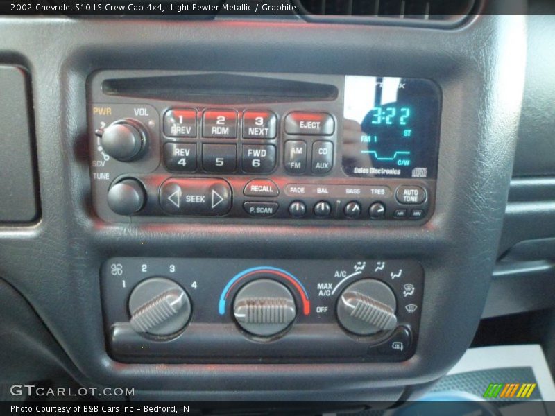 Light Pewter Metallic / Graphite 2002 Chevrolet S10 LS Crew Cab 4x4