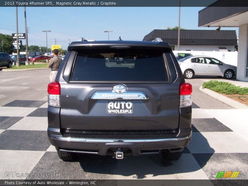 Magnetic Gray Metallic / Graphite 2013 Toyota 4Runner SR5