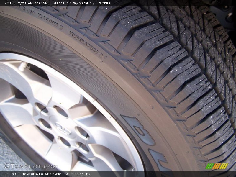 Magnetic Gray Metallic / Graphite 2013 Toyota 4Runner SR5