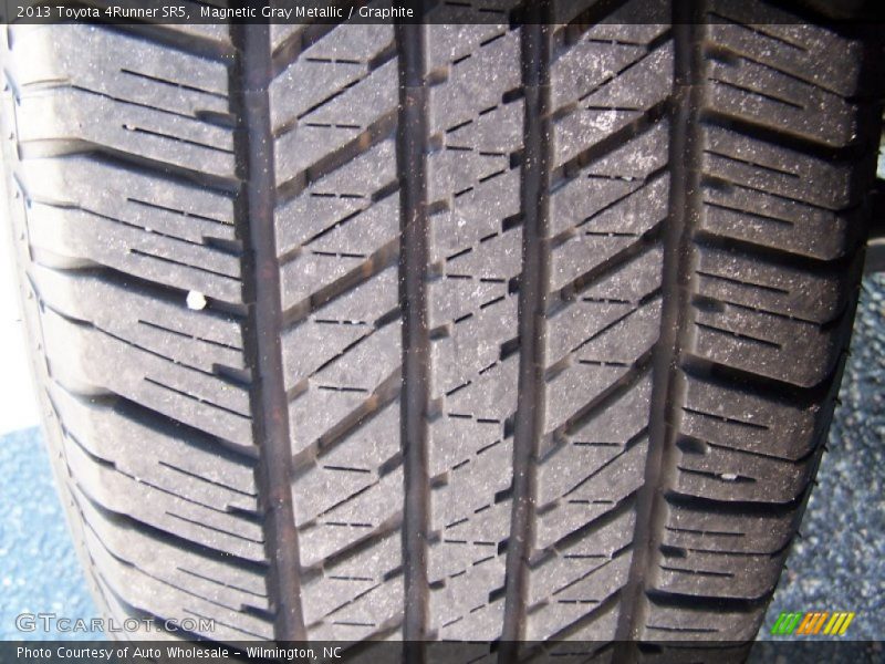 Magnetic Gray Metallic / Graphite 2013 Toyota 4Runner SR5
