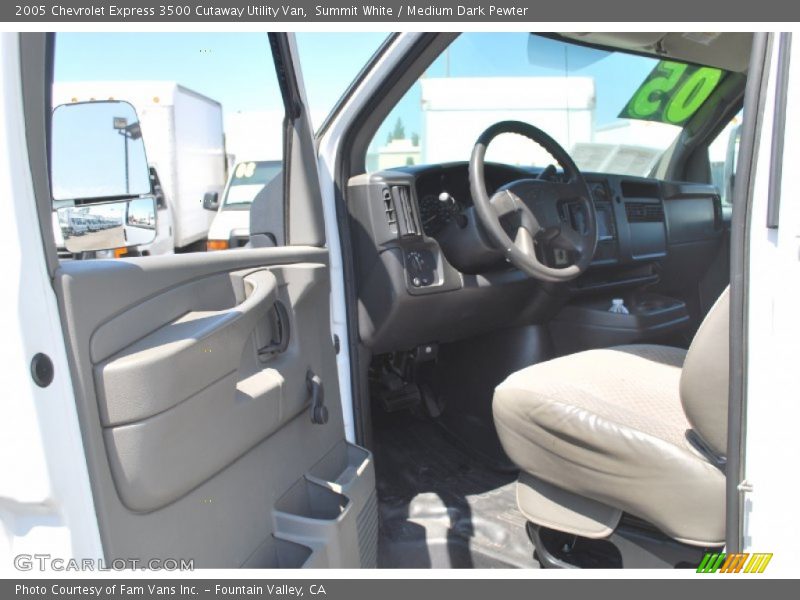 Summit White / Medium Dark Pewter 2005 Chevrolet Express 3500 Cutaway Utility Van
