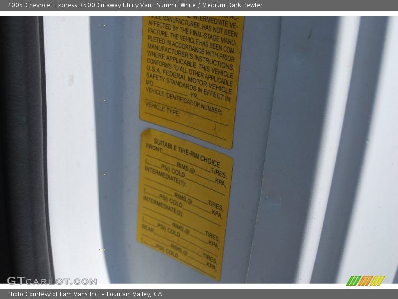 Summit White / Medium Dark Pewter 2005 Chevrolet Express 3500 Cutaway Utility Van