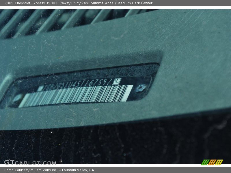 Summit White / Medium Dark Pewter 2005 Chevrolet Express 3500 Cutaway Utility Van