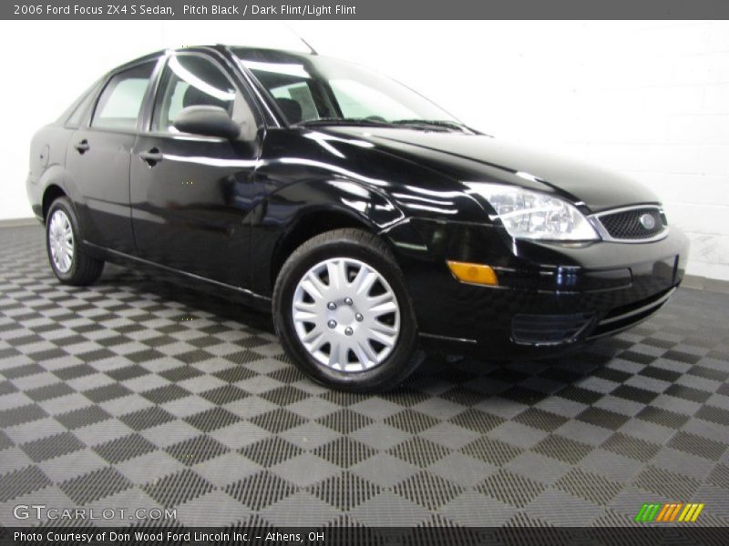 Pitch Black / Dark Flint/Light Flint 2006 Ford Focus ZX4 S Sedan