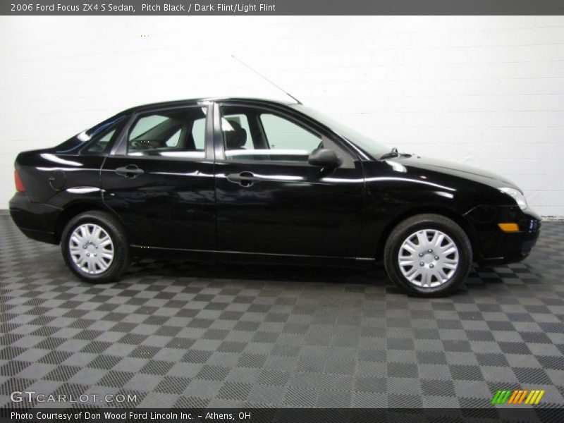Pitch Black / Dark Flint/Light Flint 2006 Ford Focus ZX4 S Sedan