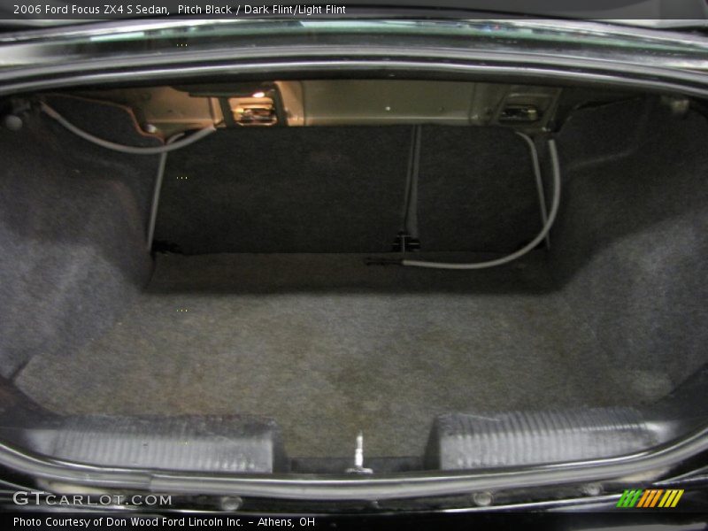 Pitch Black / Dark Flint/Light Flint 2006 Ford Focus ZX4 S Sedan