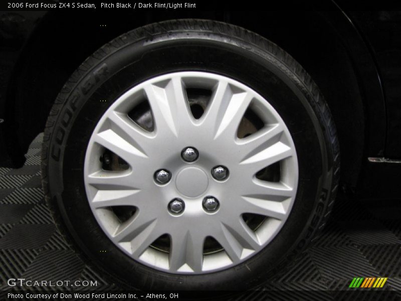 Pitch Black / Dark Flint/Light Flint 2006 Ford Focus ZX4 S Sedan