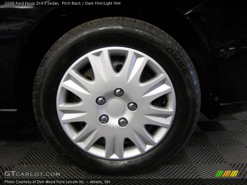 Pitch Black / Dark Flint/Light Flint 2006 Ford Focus ZX4 S Sedan