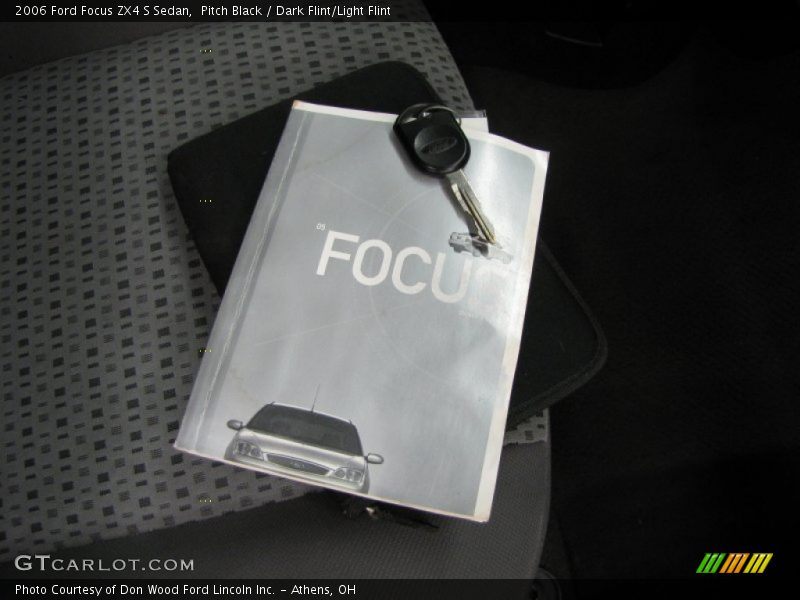 Pitch Black / Dark Flint/Light Flint 2006 Ford Focus ZX4 S Sedan