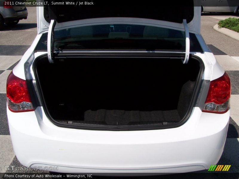Summit White / Jet Black 2011 Chevrolet Cruze LT
