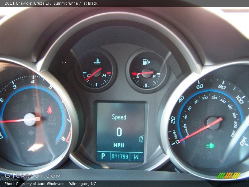Summit White / Jet Black 2011 Chevrolet Cruze LT