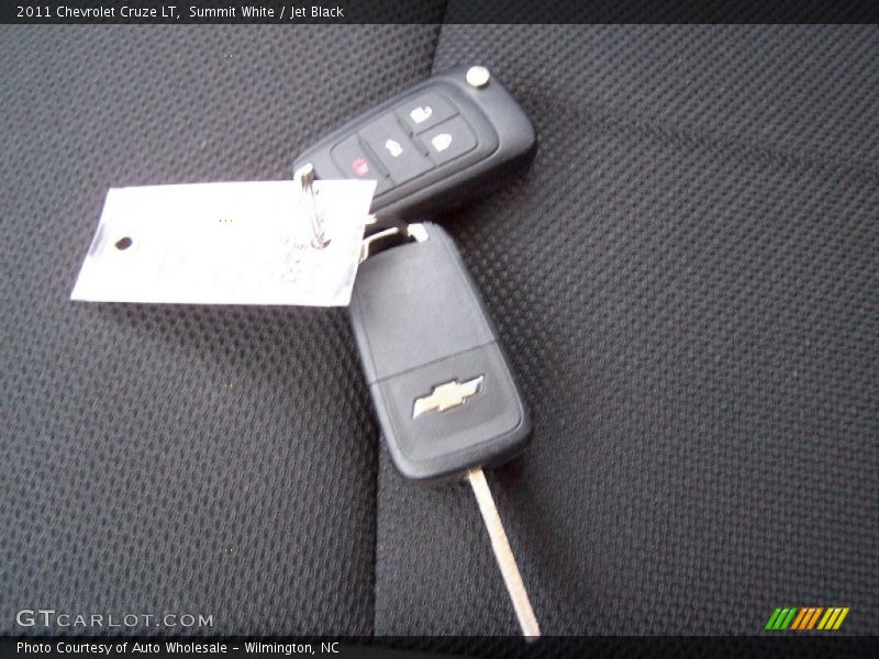 Summit White / Jet Black 2011 Chevrolet Cruze LT