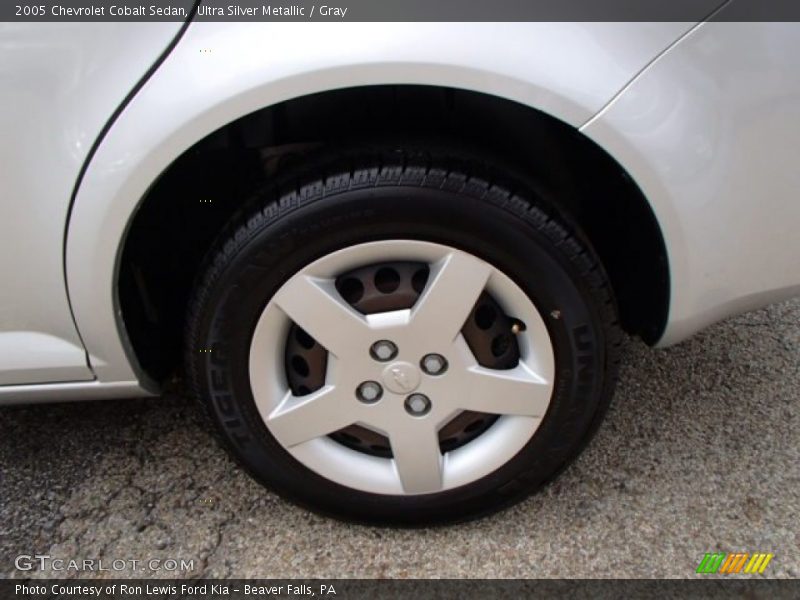Ultra Silver Metallic / Gray 2005 Chevrolet Cobalt Sedan