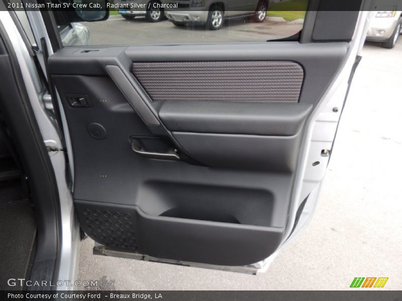 Radiant Silver / Charcoal 2011 Nissan Titan SV Crew Cab