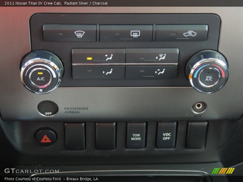 Radiant Silver / Charcoal 2011 Nissan Titan SV Crew Cab