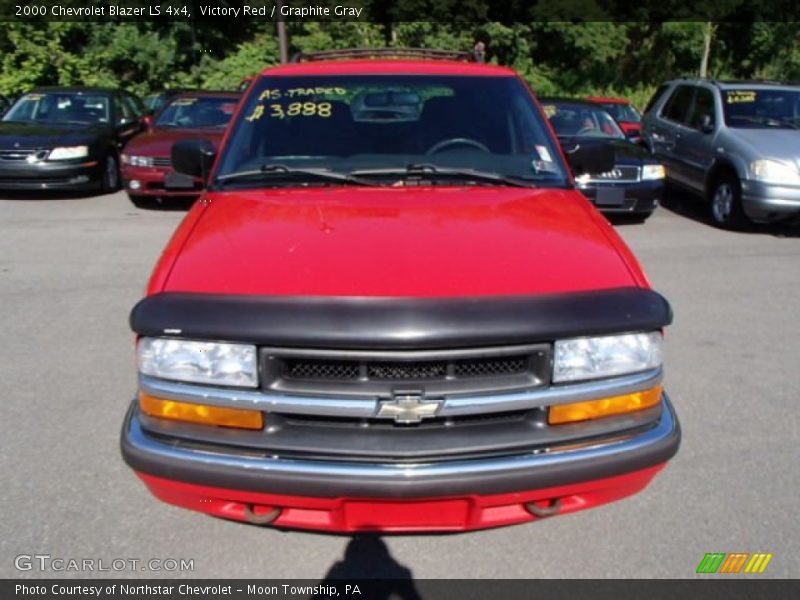 Victory Red / Graphite Gray 2000 Chevrolet Blazer LS 4x4
