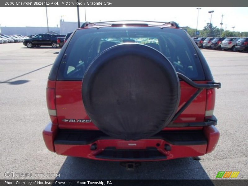 Victory Red / Graphite Gray 2000 Chevrolet Blazer LS 4x4