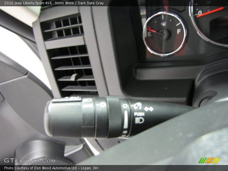 Stone White / Dark Slate Gray 2010 Jeep Liberty Sport 4x4