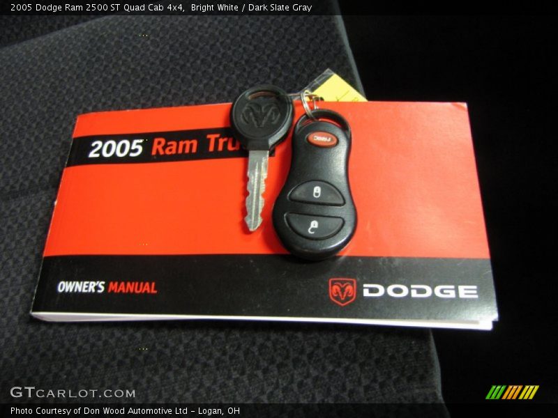 Bright White / Dark Slate Gray 2005 Dodge Ram 2500 ST Quad Cab 4x4