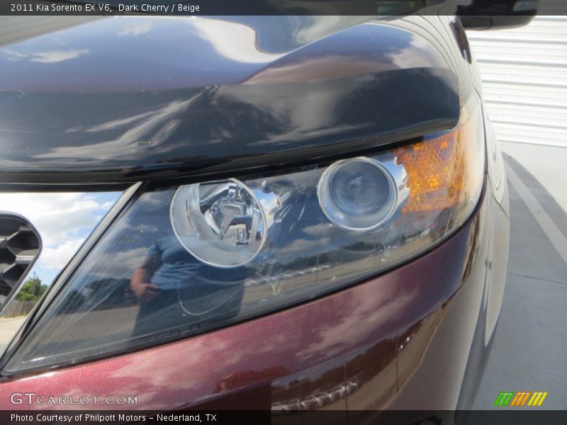 Dark Cherry / Beige 2011 Kia Sorento EX V6