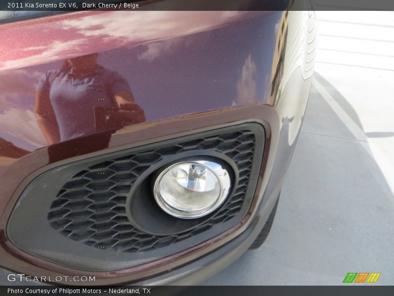 Dark Cherry / Beige 2011 Kia Sorento EX V6