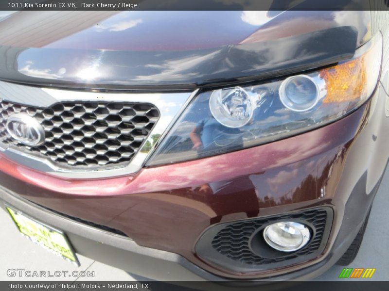 Dark Cherry / Beige 2011 Kia Sorento EX V6