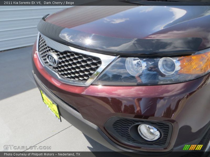 Dark Cherry / Beige 2011 Kia Sorento EX V6