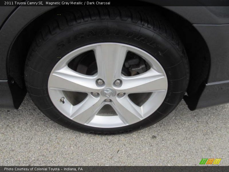 Magnetic Gray Metallic / Dark Charcoal 2011 Toyota Camry SE
