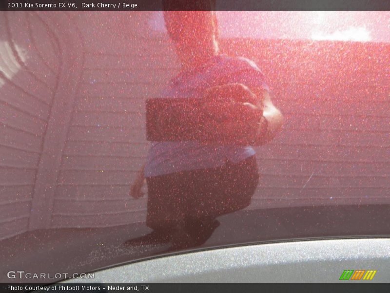 Dark Cherry / Beige 2011 Kia Sorento EX V6