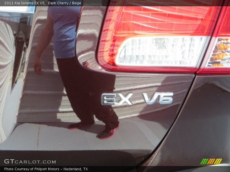 Dark Cherry / Beige 2011 Kia Sorento EX V6