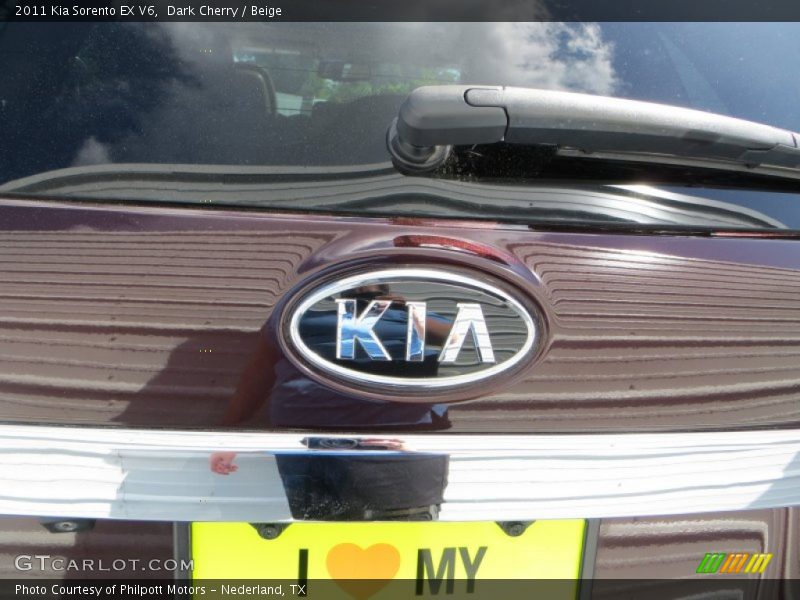 Dark Cherry / Beige 2011 Kia Sorento EX V6