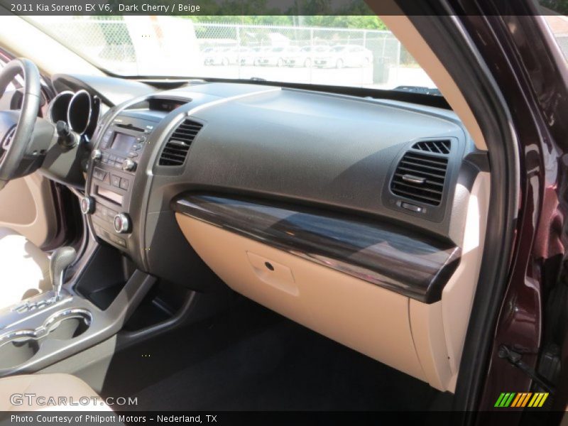 Dark Cherry / Beige 2011 Kia Sorento EX V6
