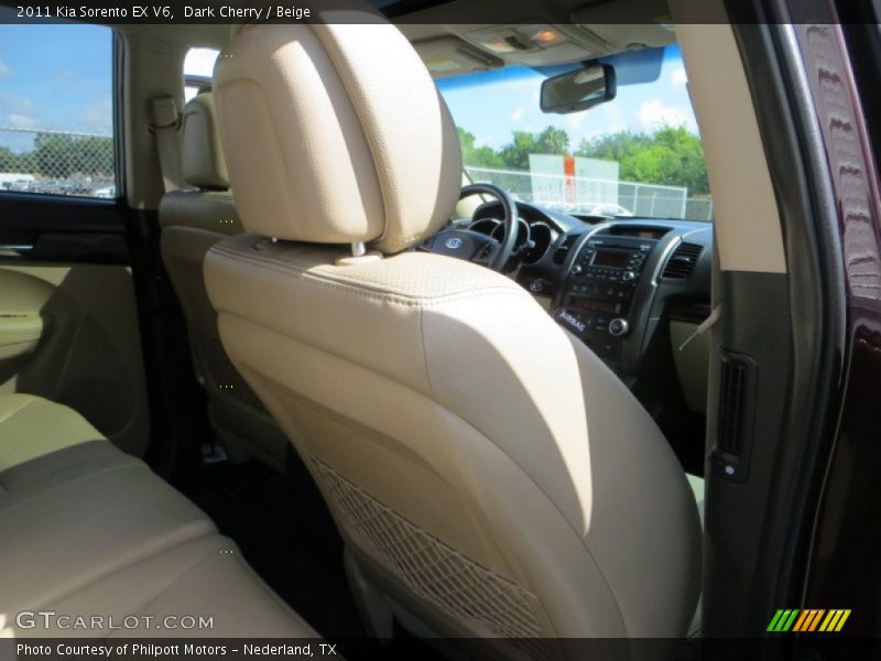 Dark Cherry / Beige 2011 Kia Sorento EX V6