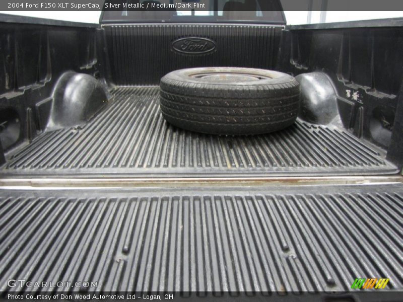 Silver Metallic / Medium/Dark Flint 2004 Ford F150 XLT SuperCab
