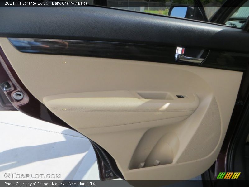 Dark Cherry / Beige 2011 Kia Sorento EX V6