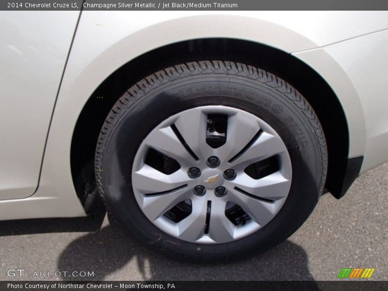 Champagne Silver Metallic / Jet Black/Medium Titanium 2014 Chevrolet Cruze LS