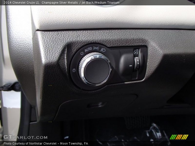 Champagne Silver Metallic / Jet Black/Medium Titanium 2014 Chevrolet Cruze LS