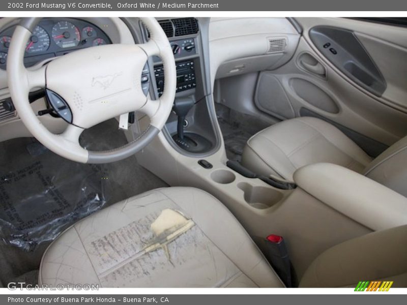 Oxford White / Medium Parchment 2002 Ford Mustang V6 Convertible