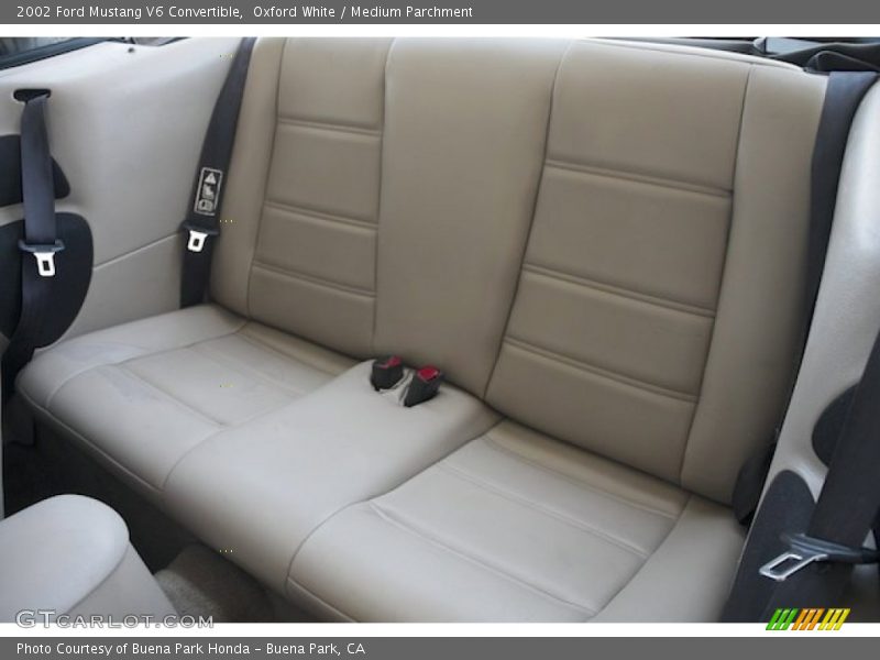 Oxford White / Medium Parchment 2002 Ford Mustang V6 Convertible