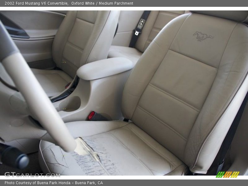 Oxford White / Medium Parchment 2002 Ford Mustang V6 Convertible