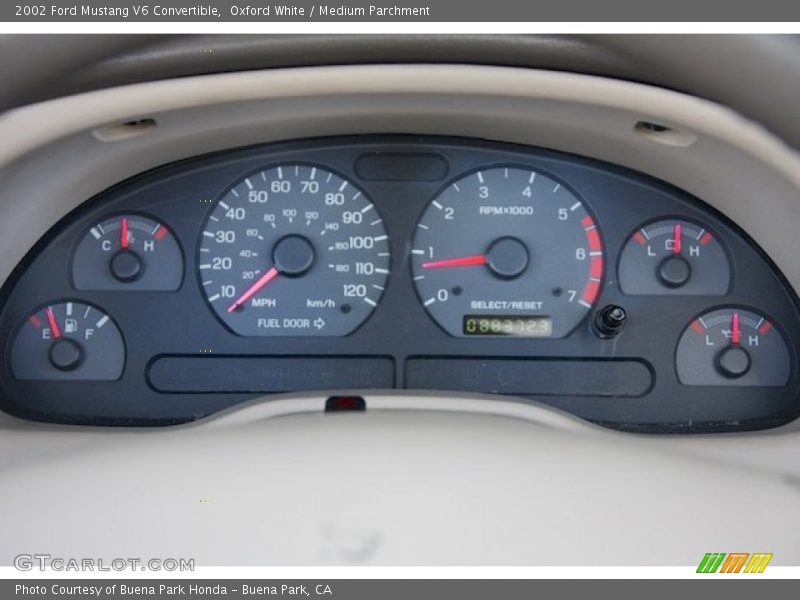 Oxford White / Medium Parchment 2002 Ford Mustang V6 Convertible