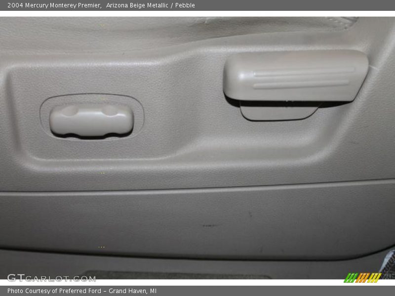 Arizona Beige Metallic / Pebble 2004 Mercury Monterey Premier