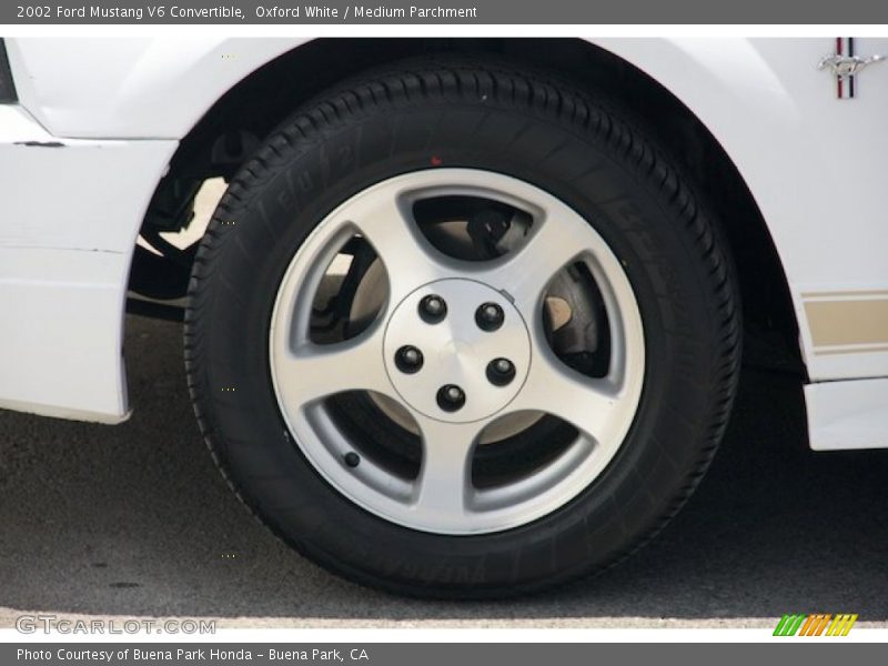 Oxford White / Medium Parchment 2002 Ford Mustang V6 Convertible
