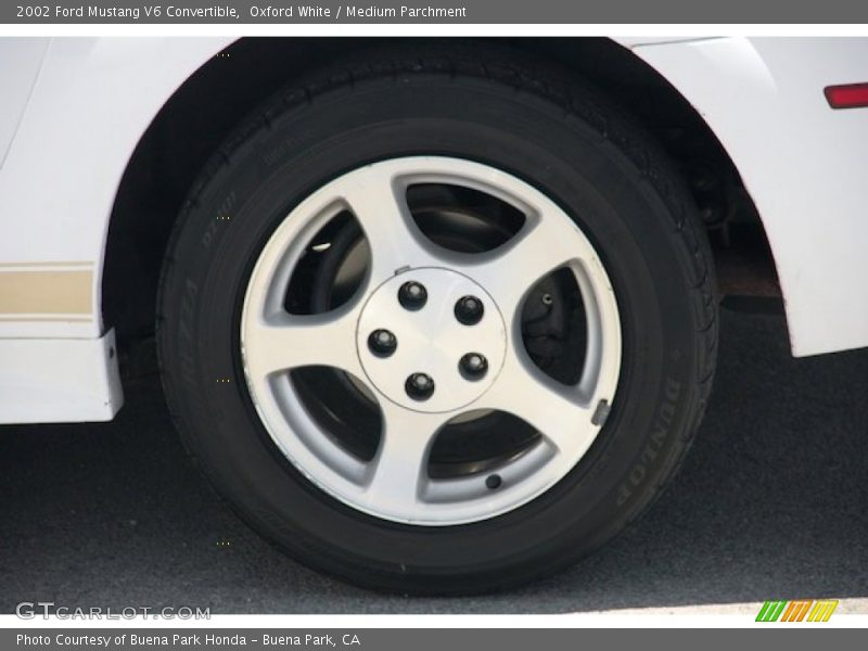 Oxford White / Medium Parchment 2002 Ford Mustang V6 Convertible